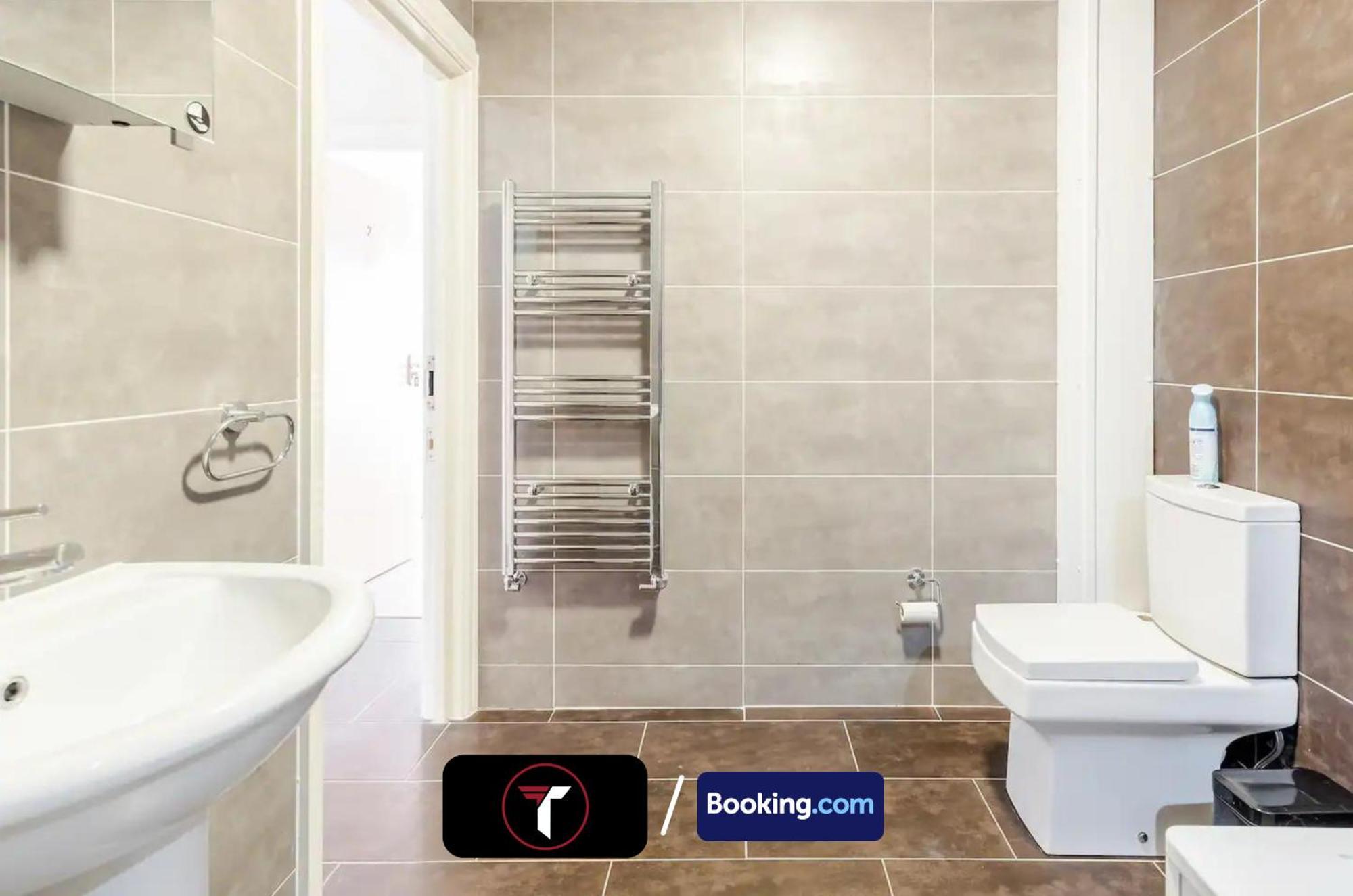 Stylish 2 Bedroom Flat By Tara Stays Short Lets & Serviced Accommodation Watford With Free Parking & Nearby Warner Studios Екстер'єр фото