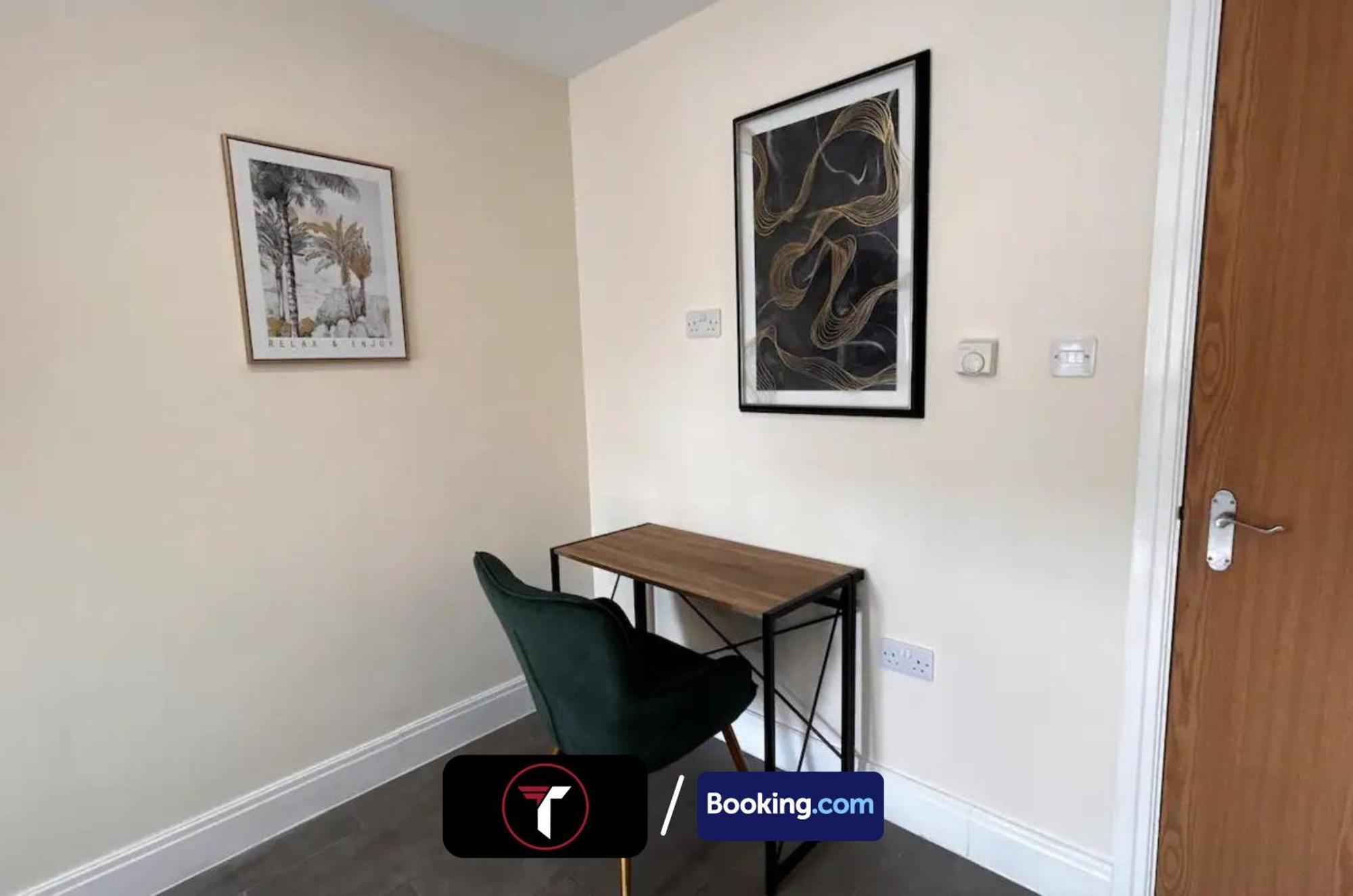 Stylish 2 Bedroom Flat By Tara Stays Short Lets & Serviced Accommodation Watford With Free Parking & Nearby Warner Studios Екстер'єр фото