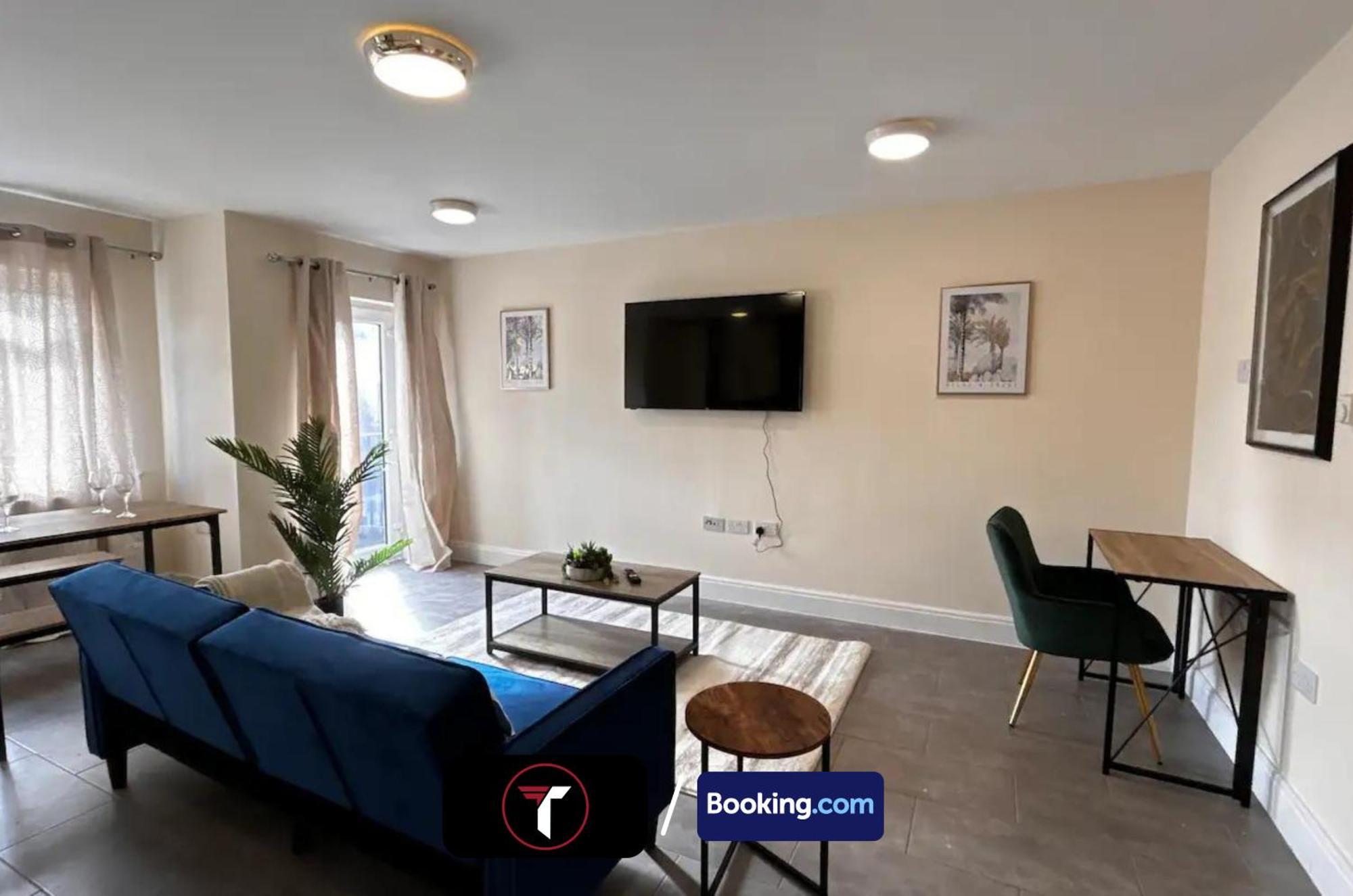 Stylish 2 Bedroom Flat By Tara Stays Short Lets & Serviced Accommodation Watford With Free Parking & Nearby Warner Studios Екстер'єр фото