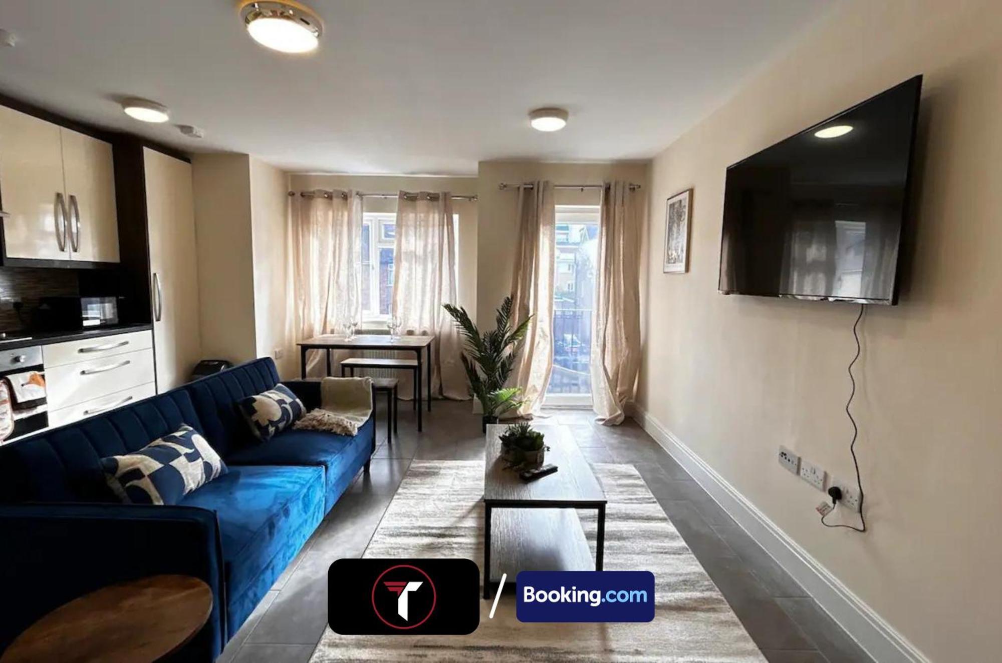 Stylish 2 Bedroom Flat By Tara Stays Short Lets & Serviced Accommodation Watford With Free Parking & Nearby Warner Studios Екстер'єр фото