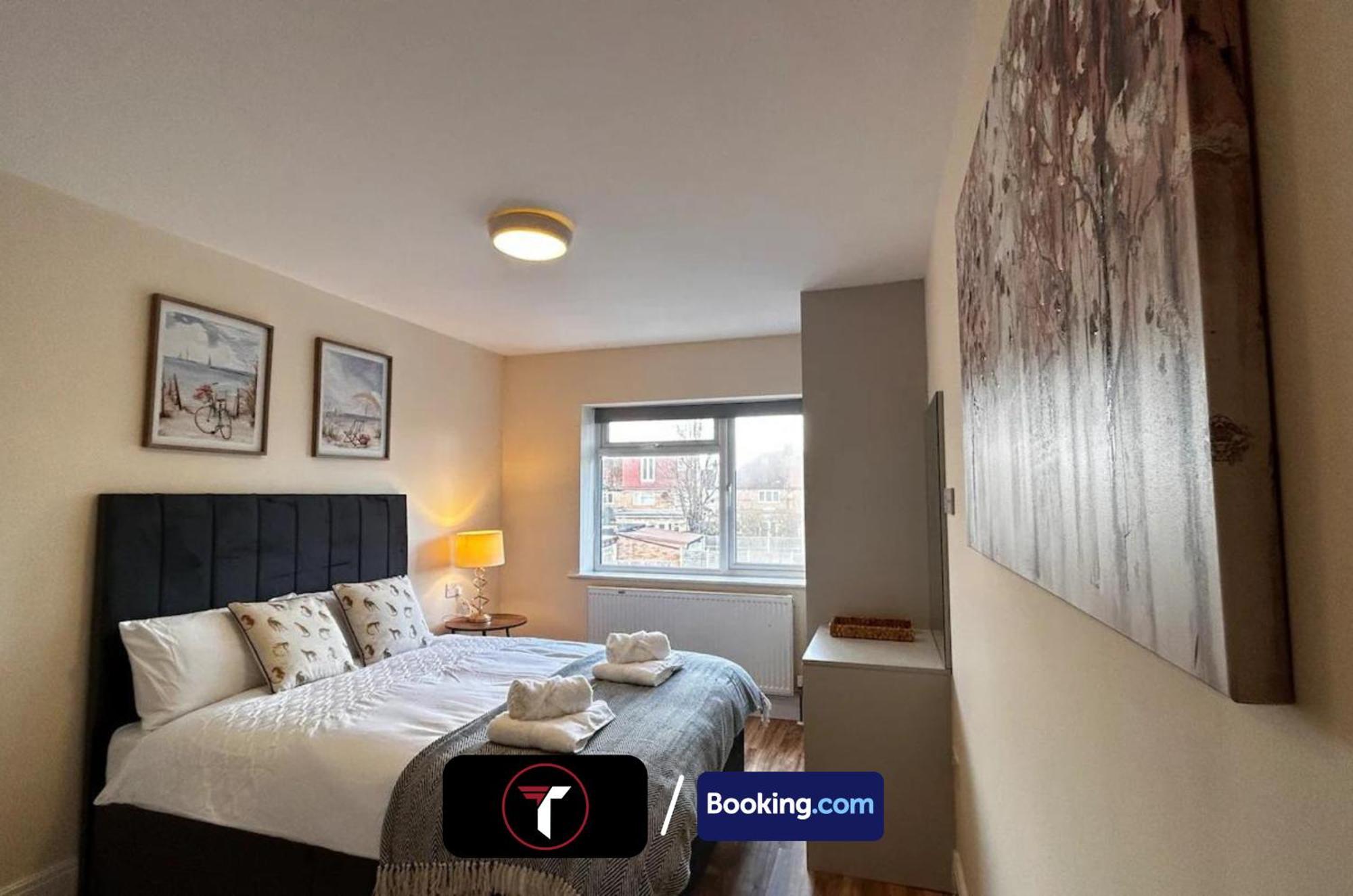 Stylish 2 Bedroom Flat By Tara Stays Short Lets & Serviced Accommodation Watford With Free Parking & Nearby Warner Studios Екстер'єр фото