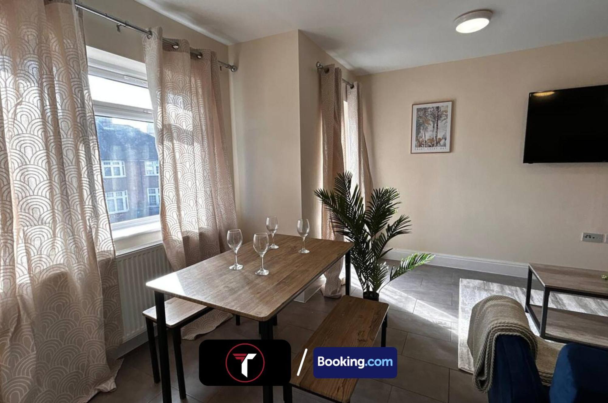 Stylish 2 Bedroom Flat By Tara Stays Short Lets & Serviced Accommodation Watford With Free Parking & Nearby Warner Studios Екстер'єр фото