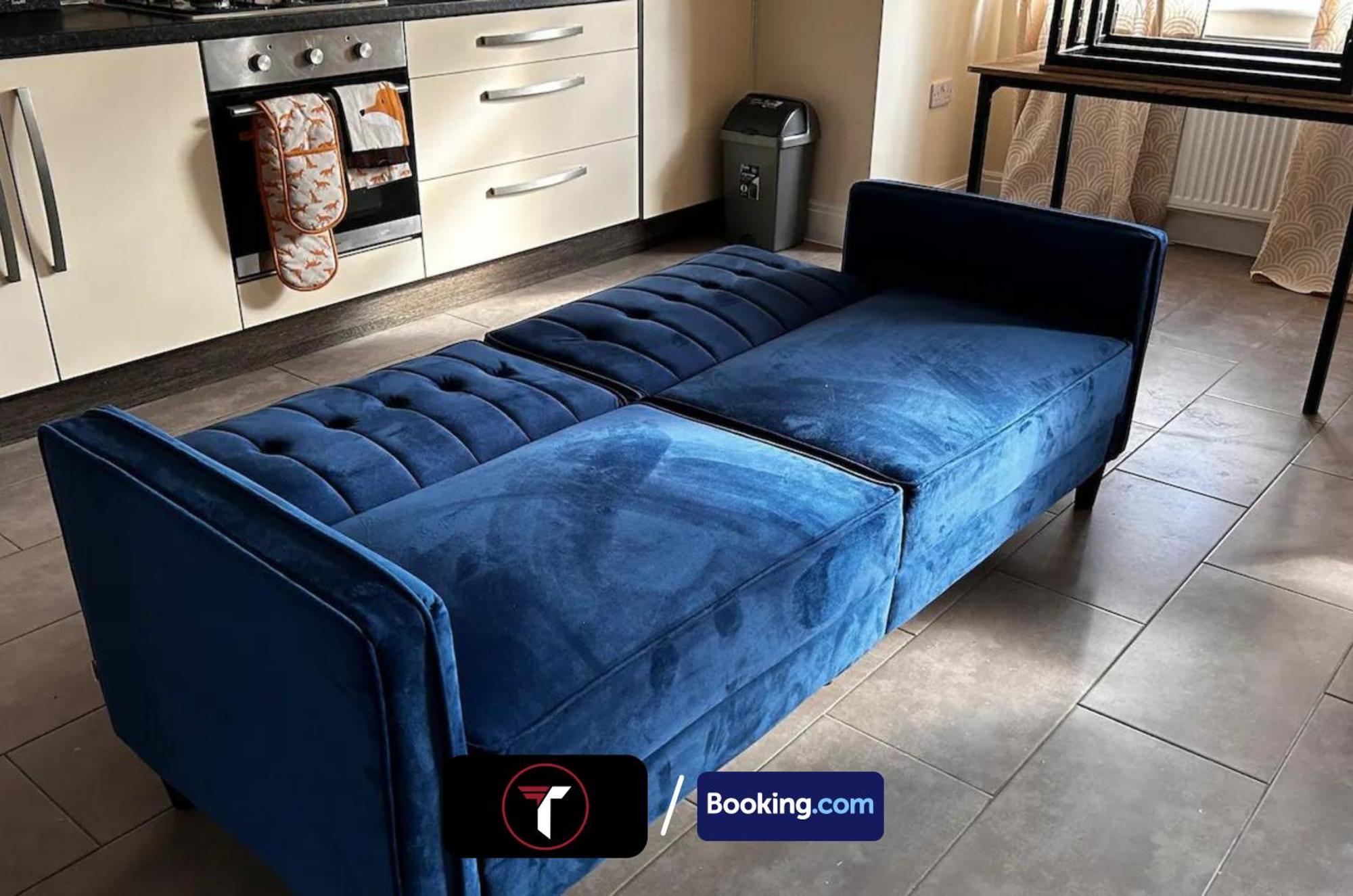 Stylish 2 Bedroom Flat By Tara Stays Short Lets & Serviced Accommodation Watford With Free Parking & Nearby Warner Studios Екстер'єр фото