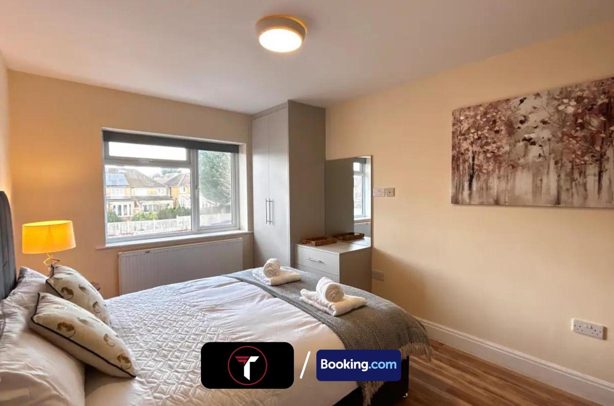 Stylish 2 Bedroom Flat By Tara Stays Short Lets & Serviced Accommodation Watford With Free Parking & Nearby Warner Studios Екстер'єр фото