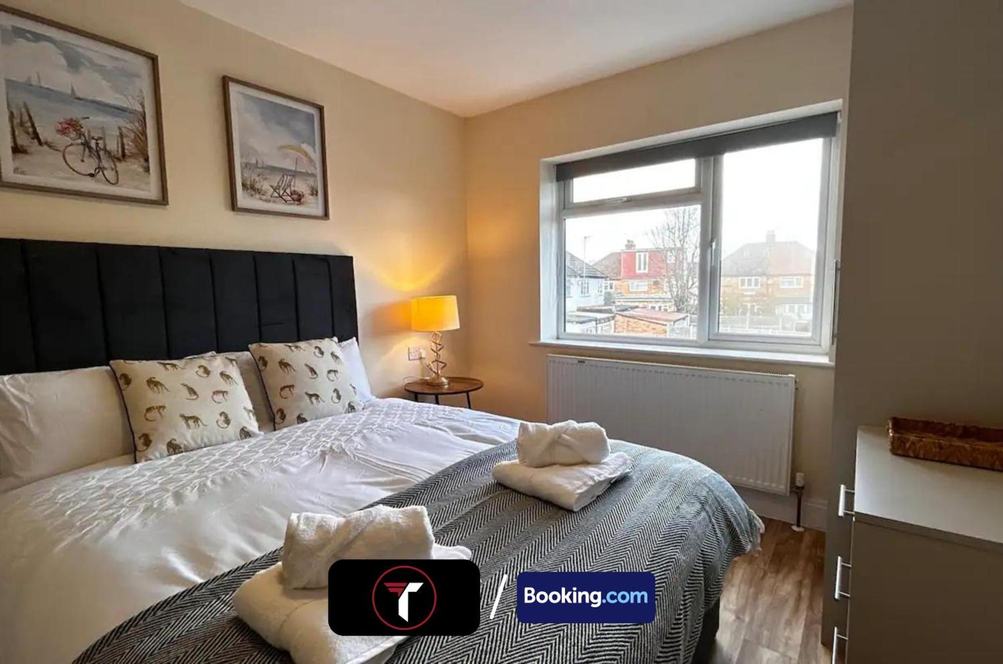 Stylish 2 Bedroom Flat By Tara Stays Short Lets & Serviced Accommodation Watford With Free Parking & Nearby Warner Studios Екстер'єр фото