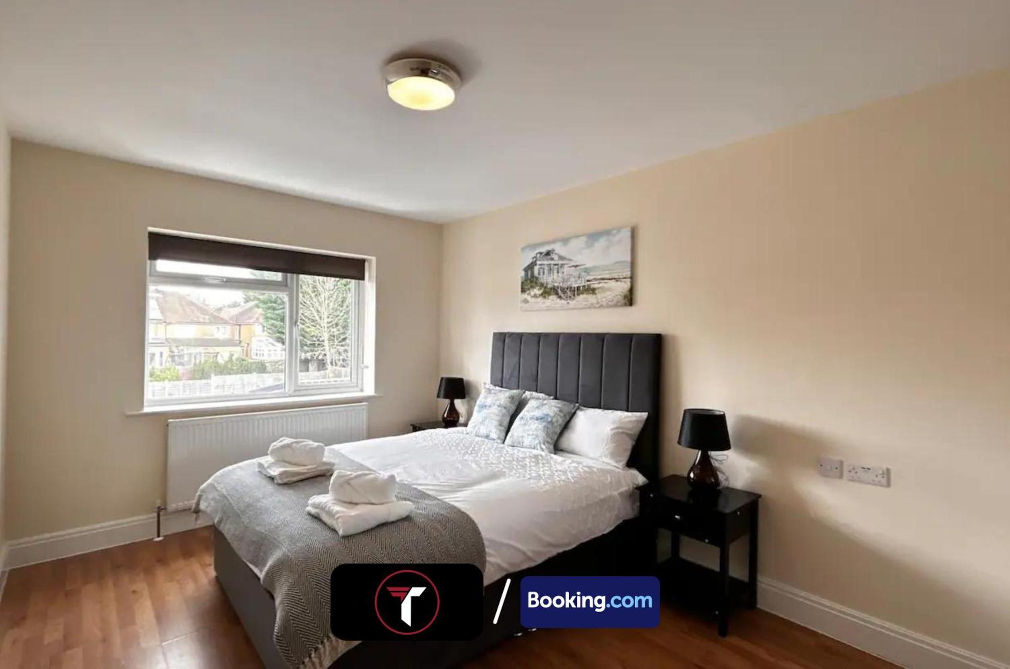 Stylish 2 Bedroom Flat By Tara Stays Short Lets & Serviced Accommodation Watford With Free Parking & Nearby Warner Studios Екстер'єр фото